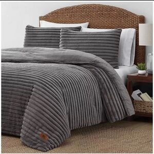 Frye 4" Jacquard Channel Luxury Faux Fur Comforter 3 Piece Queen Set Reversible